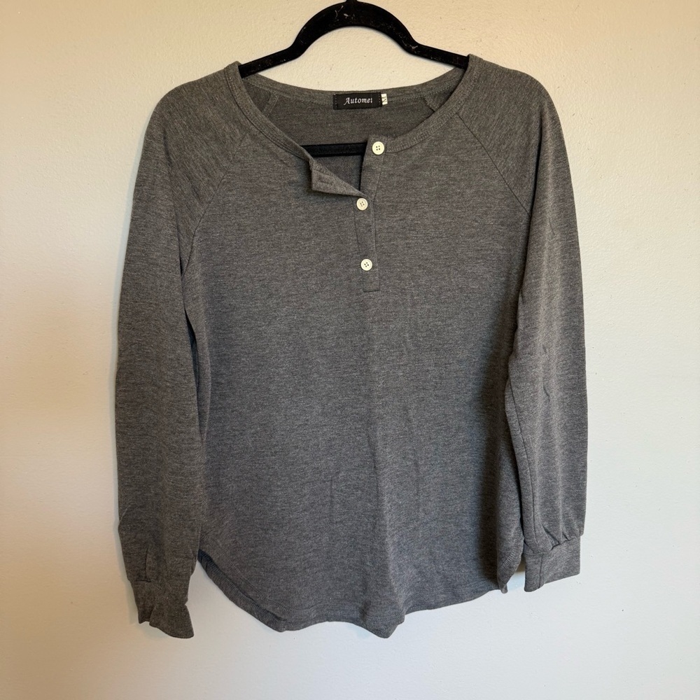 Automet Gray Button-Up Set Size Medium